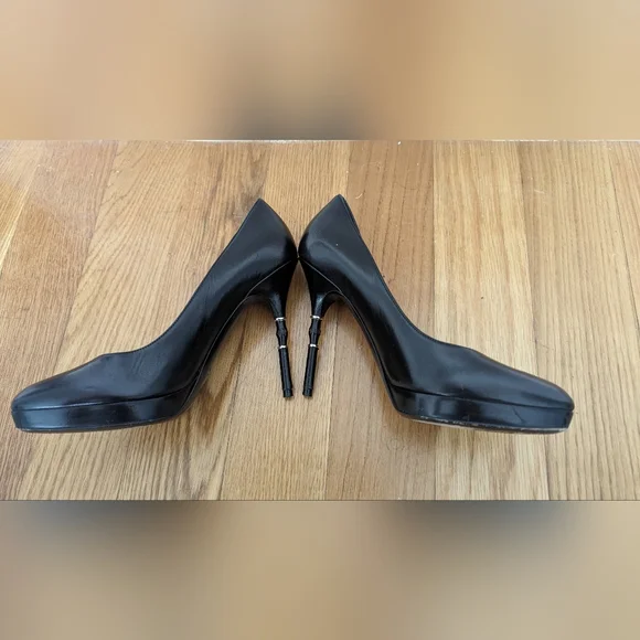 Gucci black leather pumps with bamboo detail on heel 37.5EU or 7.5US - Picture 5 of 6